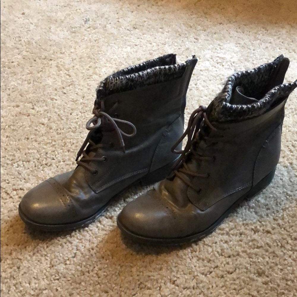 Grey boots